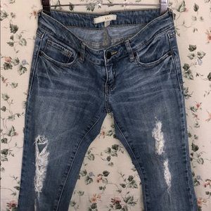 🌸Forever 21 distress jeans🌸